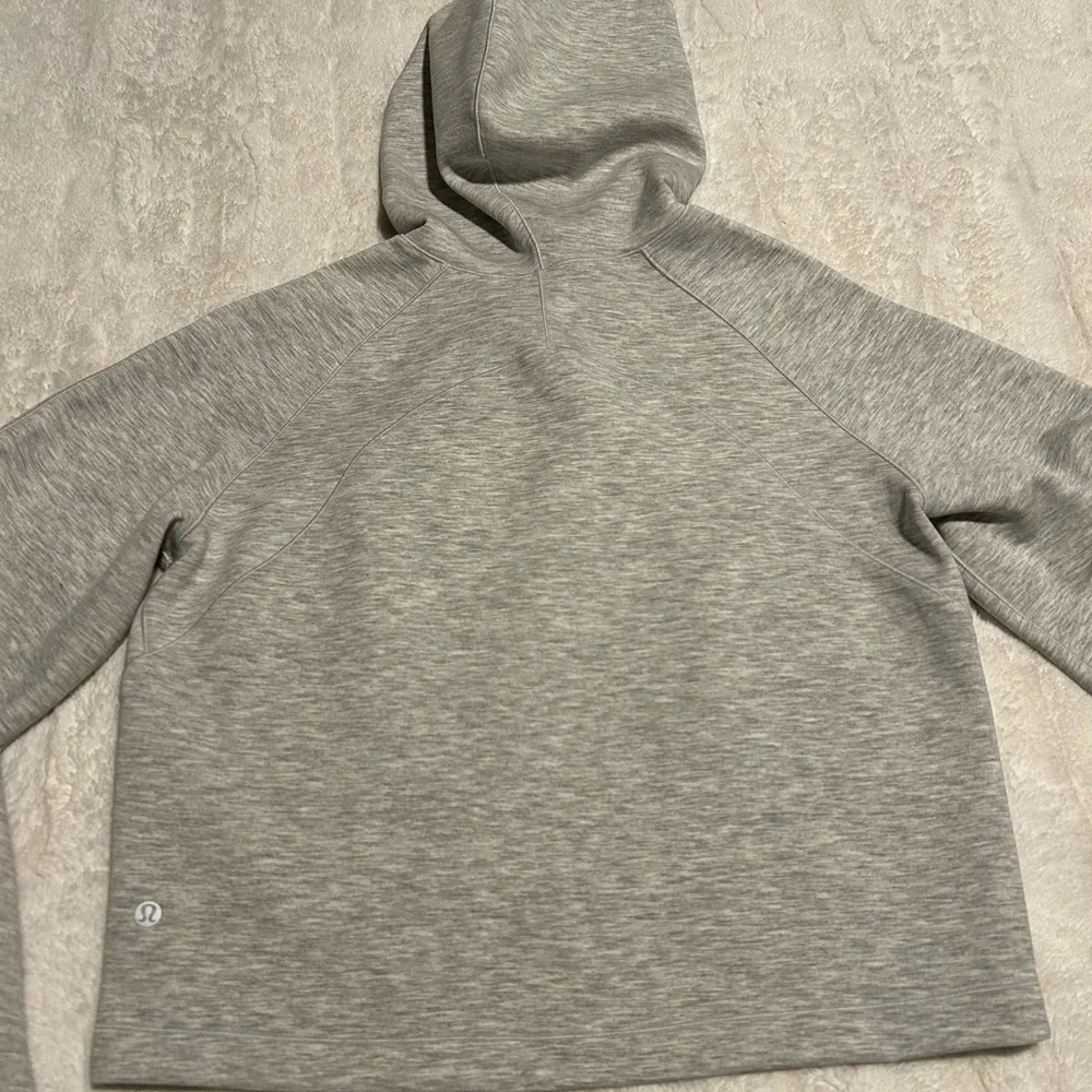 Lululemon airwrap hoodie emboss word mark size 4 - Picture 4 of 4
